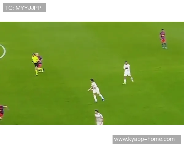 德容因放铲踢到姆巴佩小腿被红牌罚下即将进入补时的紧张局势 德容因放铲踢到姆巴佩小腿被红牌罚下即将进入补时的紧张局势